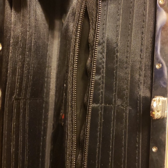 (2 Purses Le Chateau black wristlet & Black wallet - Picture 6 of 8